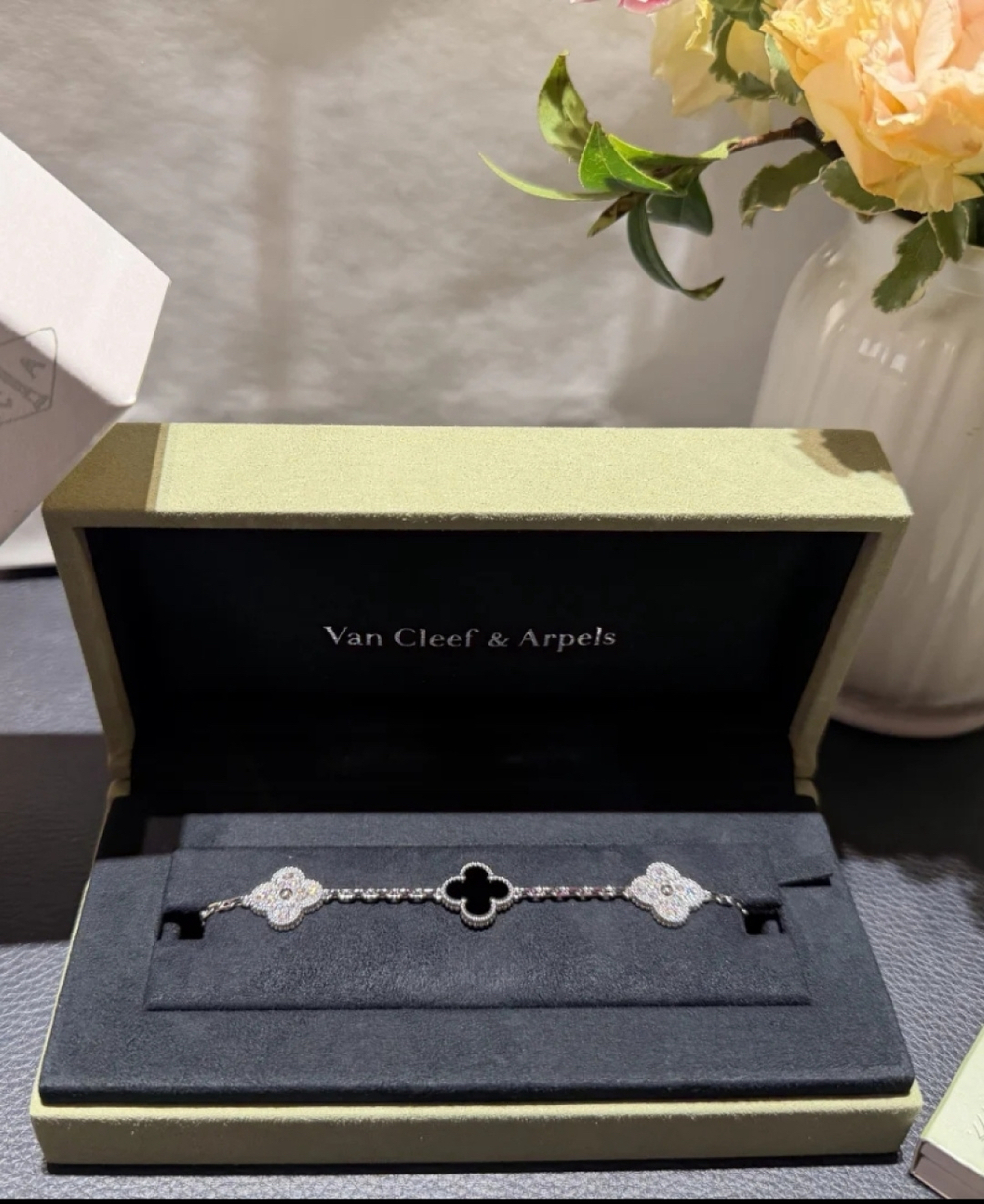 🌹Van Cleef & Arpels Vintage Alhambra Silver Tone Bracelet